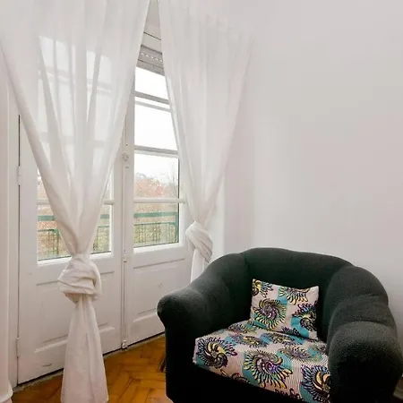 Low Cost Room - Lisbon University - Airport 2,2 Km *