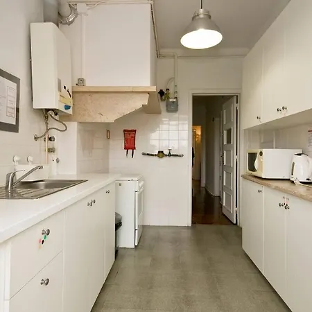 Apartmán Low Cost Room - Lisbon University - Airport 2,2 Km