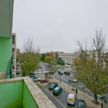 Low Cost Room - Lisbon University - Airport 2,2 Km *